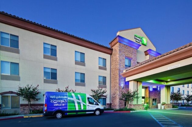 Holiday Inn Express & Suites Clovis Fresno Area - Photo2