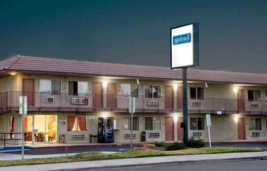 Travelodge by Wyndham Coalinga - Photo4