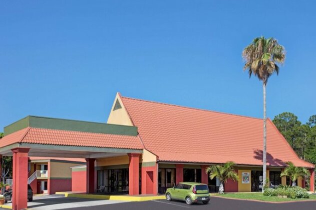 Days Inn by Wyndham Cocoa Cruiseport West At I-95 524 - Photo2