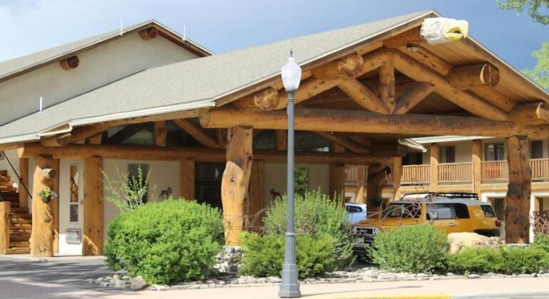 Moose Creek Lodge & Suites - Photo2