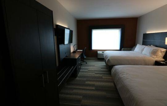 Holiday Inn Express & Suites - Coffeyville - Photo5