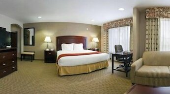 Holiday Inn Express & Suites College Station - Photo4