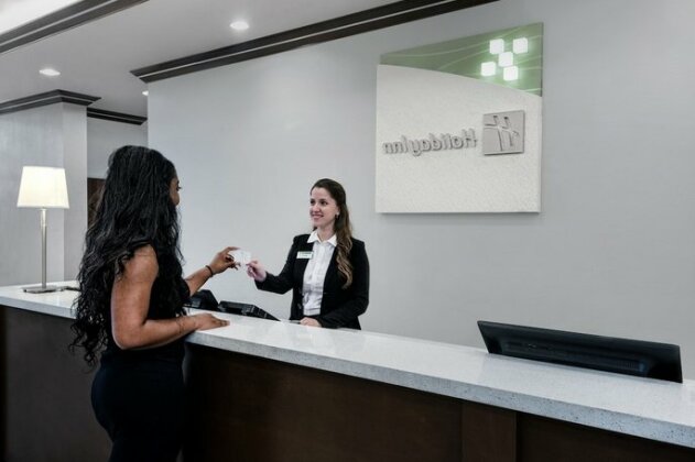 Holiday Inn & Suites College Station-Aggieland - Photo4
