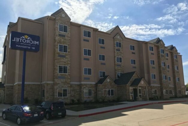Microtel Inn & Suites by Wyndham College Station - Photo2