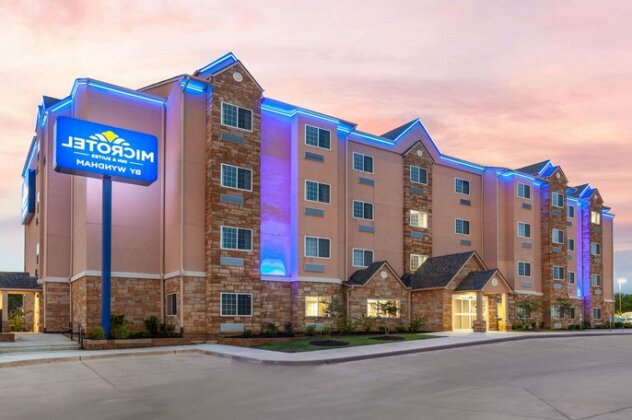 Microtel Inn & Suites by Wyndham College Station - Photo4