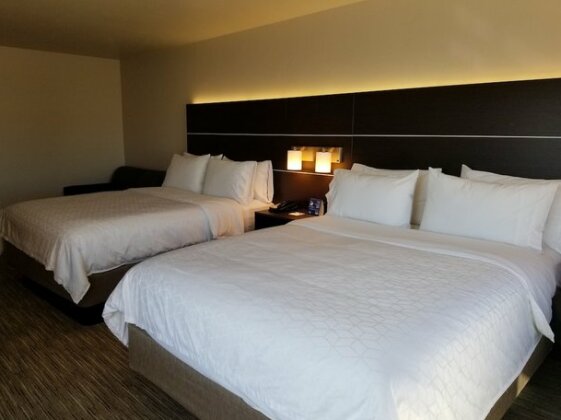 Holiday Inn Express & Suites - Colorado Springs AFA Northgate - Photo5