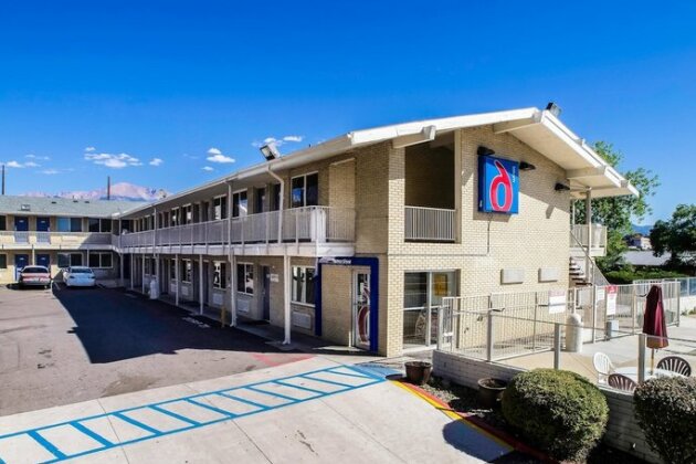 Motel 6 Colorado Springs - Photo2