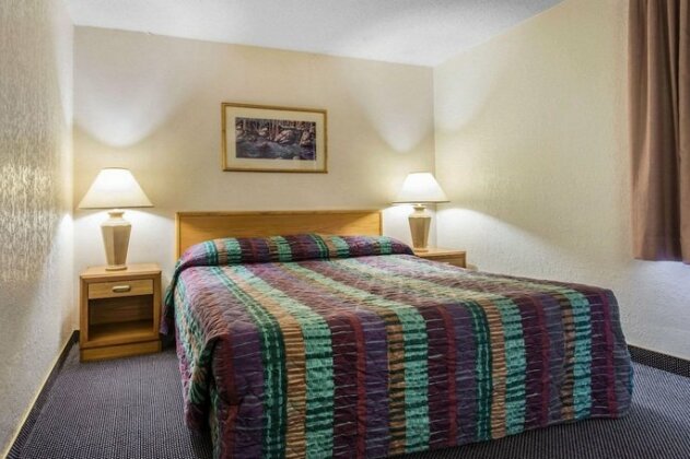 Rodeway Inn & Suites Colorado Springs - Photo2