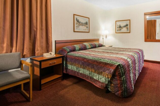 Rodeway Inn & Suites Colorado Springs - Photo5