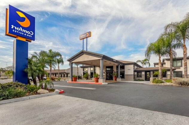 Comfort Inn And Suites Colton - Photo2
