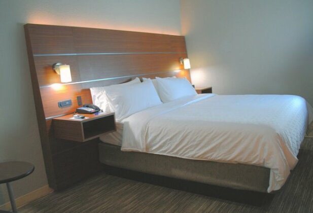 Holiday Inn Express & Suites - Columbia City - Photo3