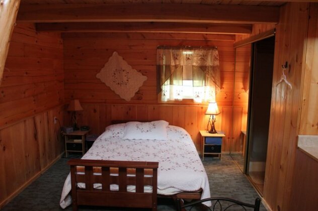 Kozy Haven Log Cabin Rentals - Photo2