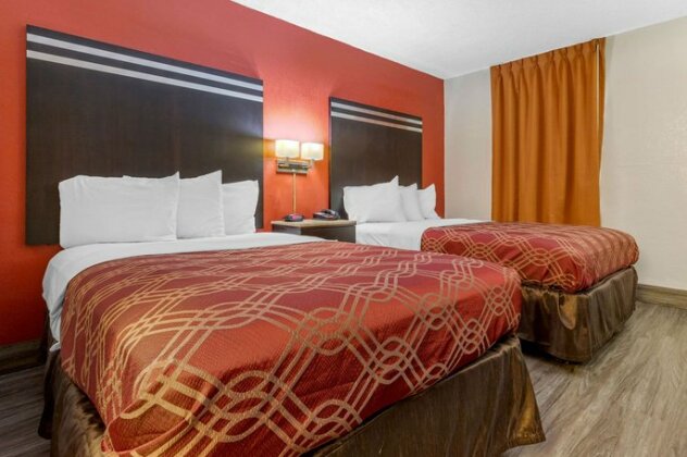 Econo Lodge Fort Jackson - Photo2
