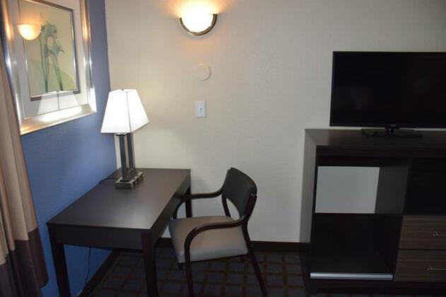 Hawthorn Suites by Wyndham Columbia - Photo4