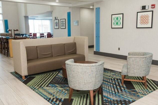 Holiday Inn Express Hotel & Suites Columbia-Fort Jackson - Photo2