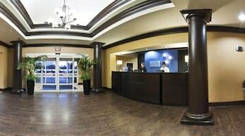 Holiday Inn Express Hotel & Suites Columbia-Fort Jackson - Photo3