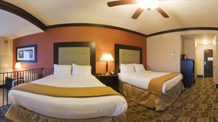 Holiday Inn Express Hotel & Suites Columbia-Fort Jackson - Photo4