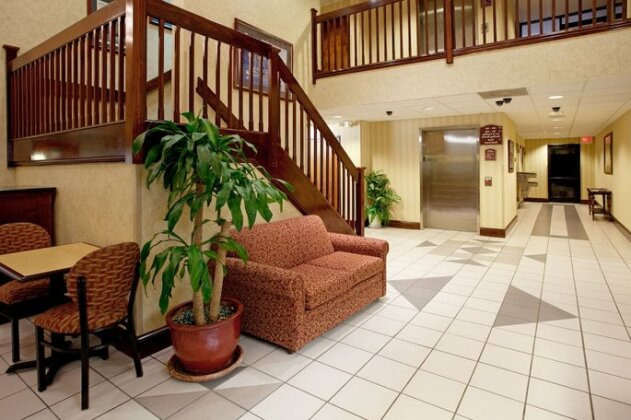 Holiday Inn Express Hotel & Suites Lexington-Hwy 378 - Photo4