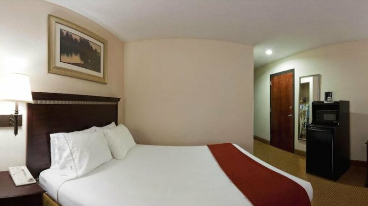 Holiday Inn Express Hotel & Suites Lexington-Hwy 378 - Photo5