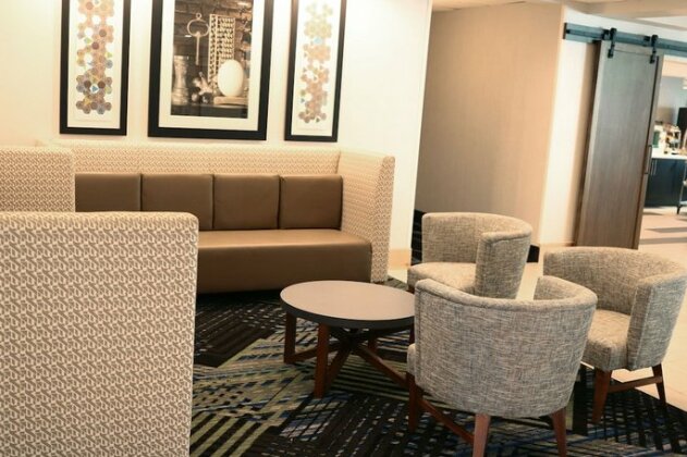 Holiday Inn Express & Suites Columbia-I-26 @ Harbison Blvd - Photo3