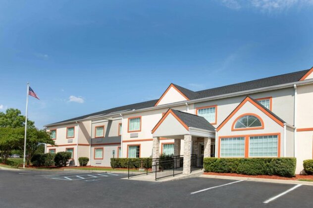 Microtel Inn by Wyndham Columbia Two Notch Road Area - Photo3