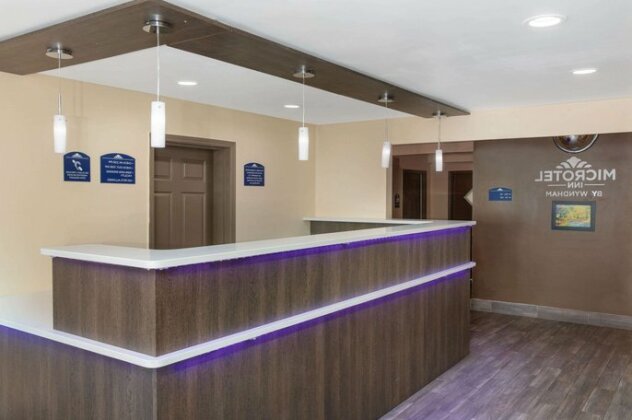 Microtel Inn by Wyndham Columbia Two Notch Road Area - Photo5