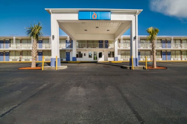 Motel 6 West Columbia Airport