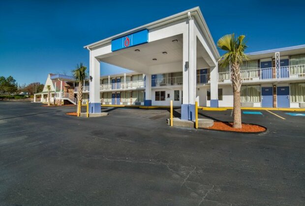 Motel 6 West Columbia Airport - Photo5