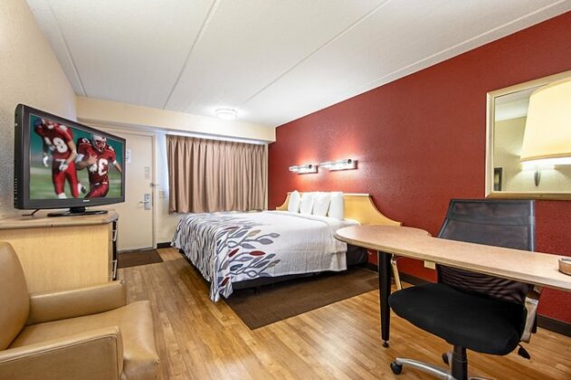 Red Roof Inn Columbia East - Fort Jackson - Photo2