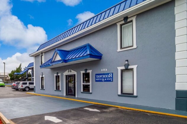Rodeway Inn & Suites Fort Jackson - Photo2