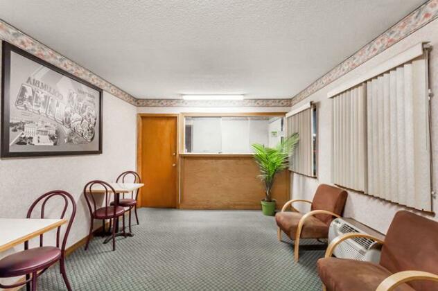 Super 8 by Wyndham Columbia Ft Jackson SC Motel - Photo2