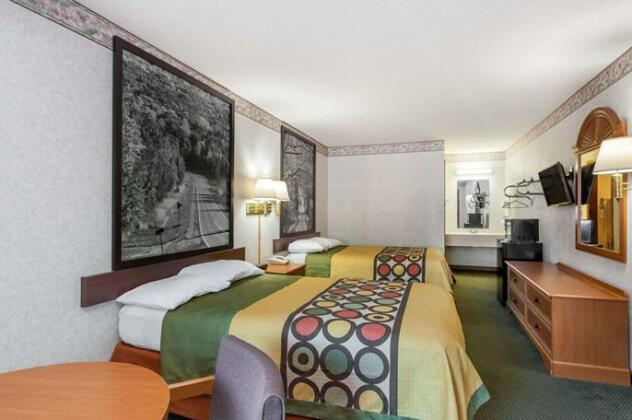 Super 8 by Wyndham Columbia Ft Jackson SC Motel - Photo4