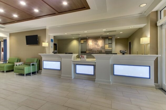 Holiday Inn Express Hotel & Suites Columbus-Fort Benning - Photo4