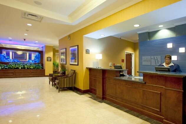 Holiday Inn Express & Suites Columbus at Northlake - Photo3
