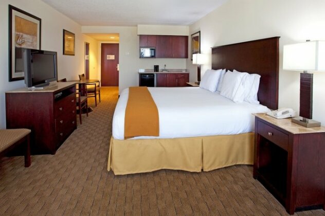 Holiday Inn Express & Suites Columbus at Northlake - Photo4