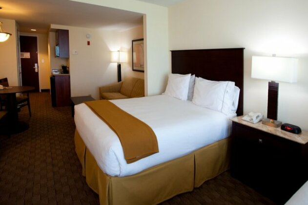 Holiday Inn Express & Suites Columbus at Northlake - Photo5
