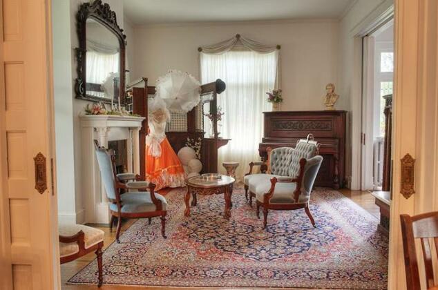 The Jackie O' House Bed and Breakfast - Photo3