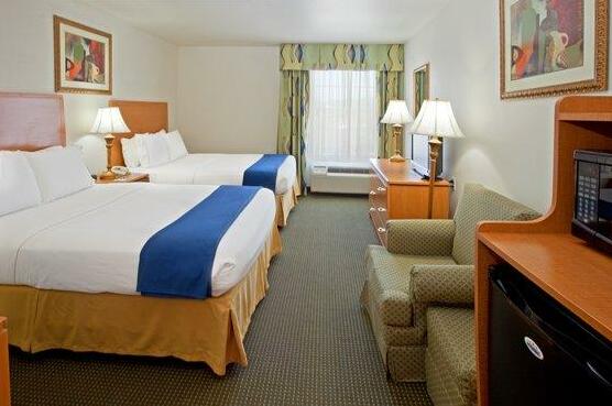 Holiday Inn Express Hotel & Suites Columbus - Photo3
