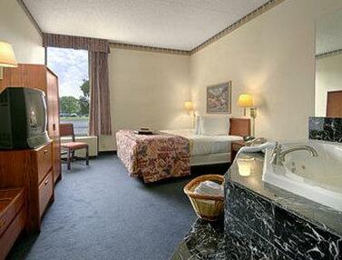 Baymont Inn & Suites Columbus Columbus - Photo2