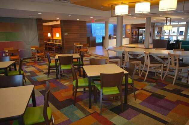 Fairfield Inn & Suites by Marriott Columbus Airport - Photo3