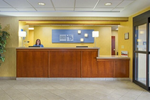 Holiday Inn Express Hotel & Suites Columbus Airport - Photo2