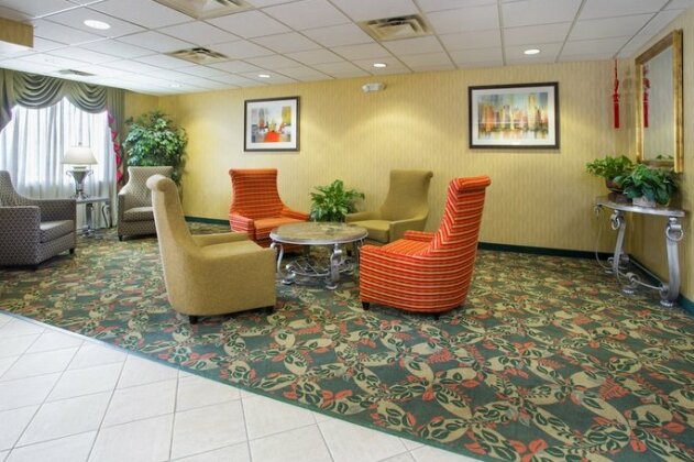 Holiday Inn Express Hotel & Suites Columbus Airport - Photo3