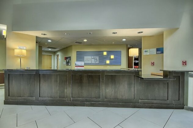 Holiday Inn Express Hotel & Suites Grove City - Photo3