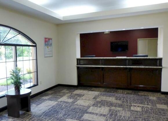 Red Roof Inn & Suites Commerce - Athens - Photo2
