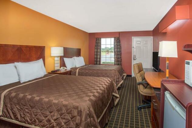 Travelodge by Wyndham Commerce GA Near Tanger Outlets Mall - Photo5