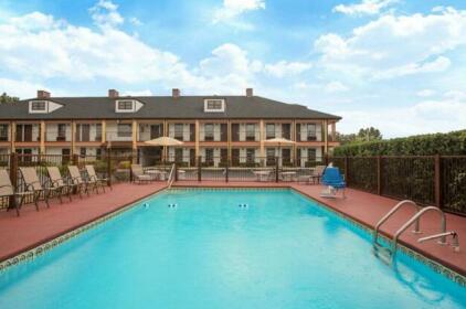 Travelodge by Wyndham Commerce GA Near Tanger Outlets Mall