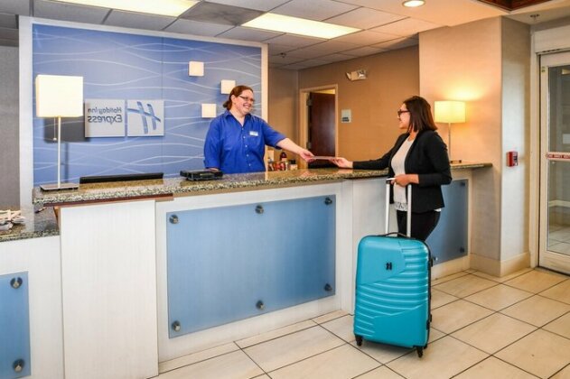 Holiday Inn Express Hotel & Suites - Concord - Photo4