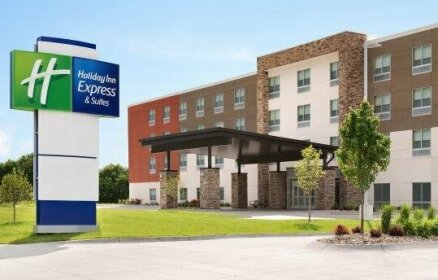 Holiday Inn Express & Suites - Painesville - Concord