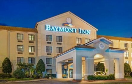 Baymont by Wyndham Conroe Hotel