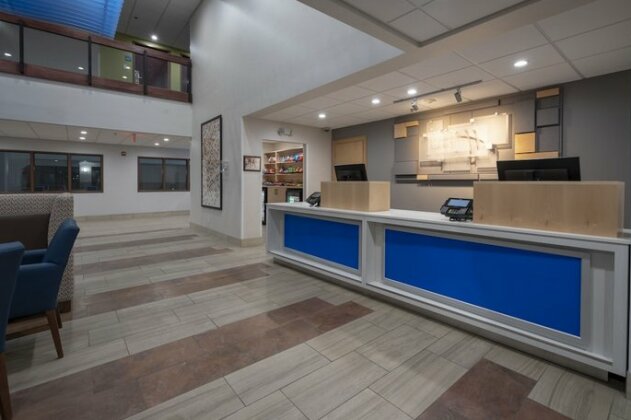Holiday Inn Express Hotel & Suites Coon Rapids - Blaine Area - Photo4